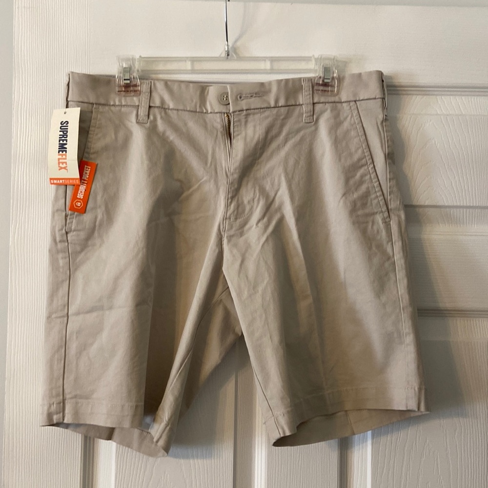 DOCKERS Ultimate Short size 32 brand new with tags inseam 9”
